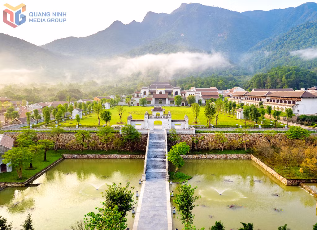 The heritage values of the Yen Tu Complex of Historical Monuments and Scenic Landscapes and well-invested tourism products are driving the development of local eco-cultural tourism.