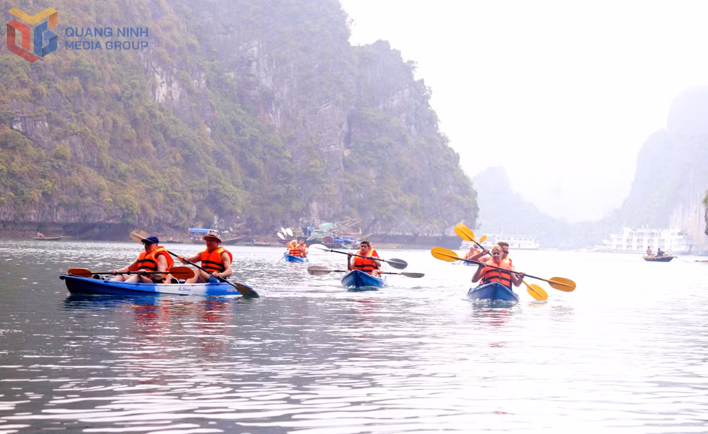 Signature tourism activities such as cave exploration, kayaking, and overnight cruises are highly favored by visitors.