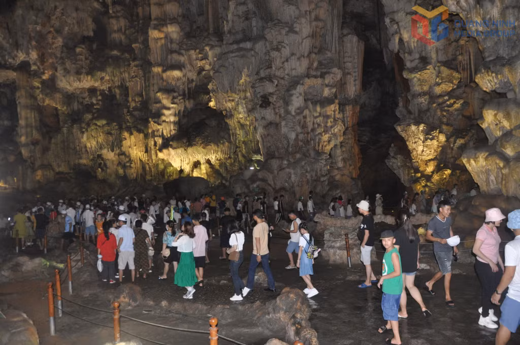 Thien Cung Cave is a signature destination located relatively close to shore on Ha Long Bay.
