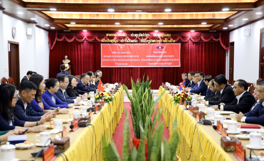 Quang Ninh Party Secretary Meets with Luang Prabang Party Secretary.