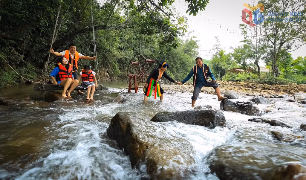 Visitors to the mountainous commune of Ky Thuong can immerse themselves in nature and experience the cultural traditions of local ethnic communities.
