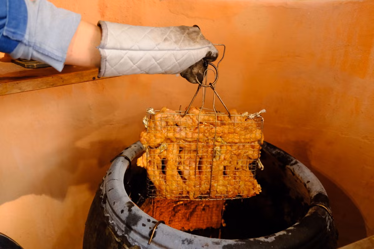 Restaurant serving traditional Vietnamese food in Saigon's expat hub praised by Michelin ảnh 4