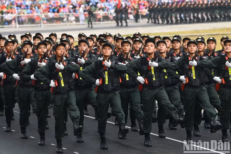 The formation of male officers of the Mobile Police.