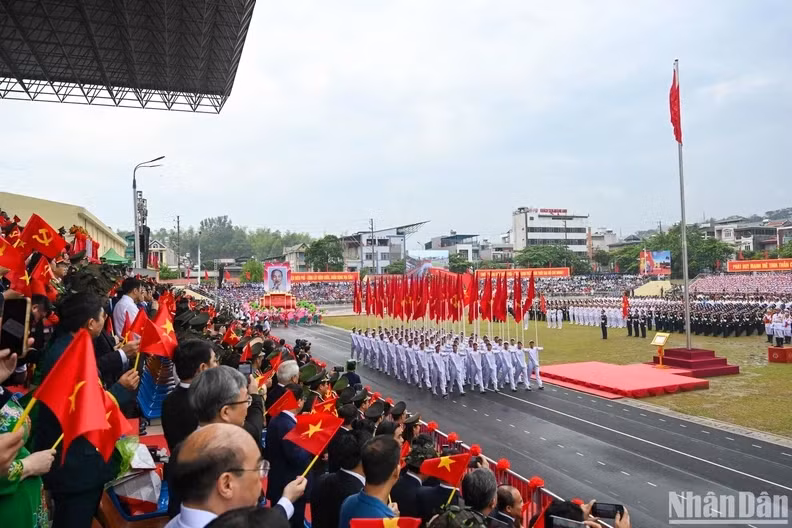 The formation of Party and State flags