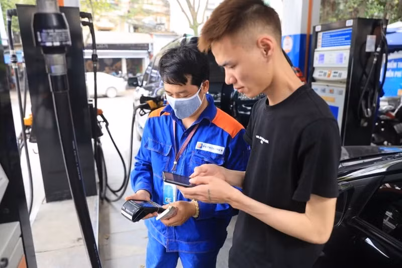 At a Petrolimex petrol station (Photo: VNA)
