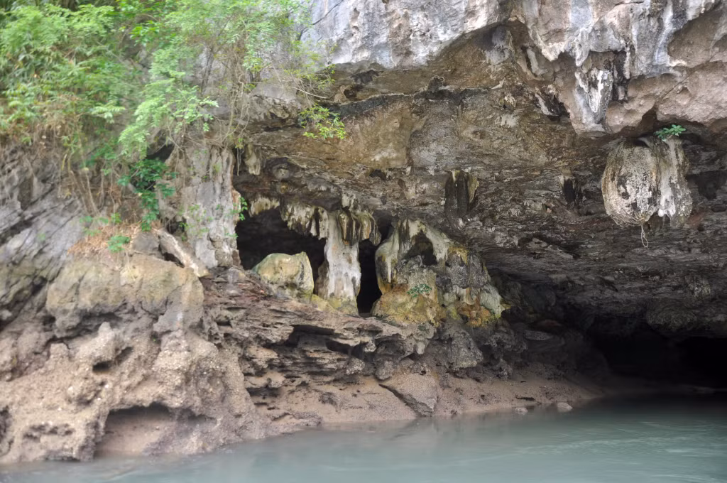 Stalactites in Cai De cave