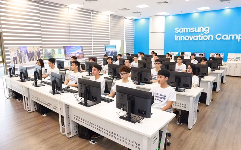 Vietnam’s National Innovation Centre and Samsung Vietnam have officially implemented the Samsung Innovation Campus programme for the 2023-2024 academic year. (Photo: Ky Duyen)