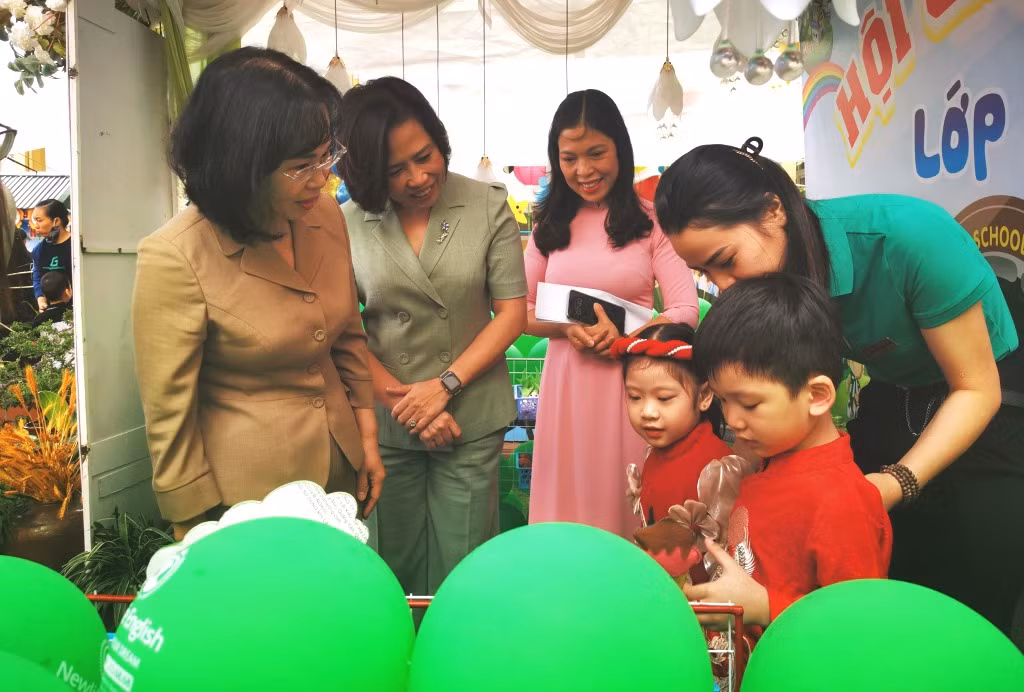 Quang Ninh leaders visit children on the occasion of International Children's Day ảnh 4