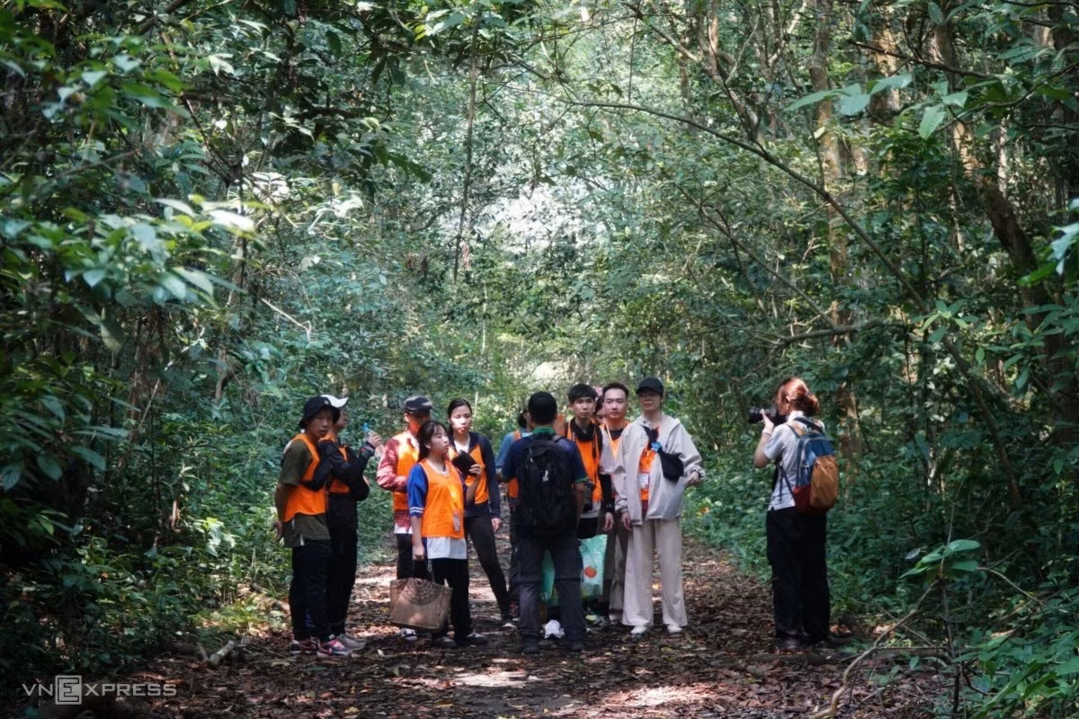 A day in the wild: trekking through Cat Ba National Park