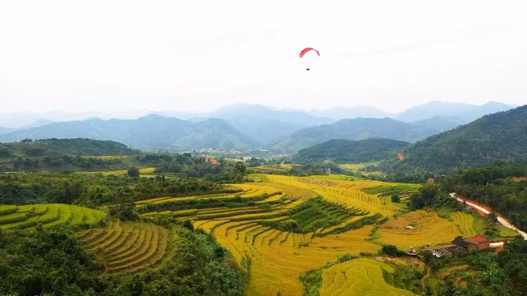 Binh Lieu possesses high mountainous terrain with stunning waterfalls.