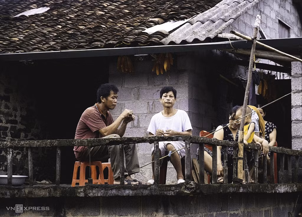 Time stands still inside Covid-free northern village ảnh 4