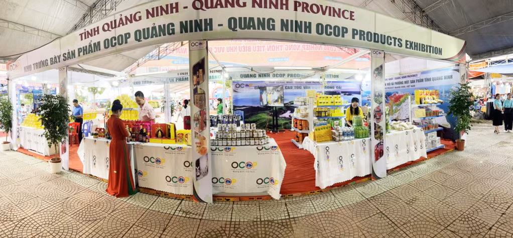 Quang Ninh booths boast a range of typical products.