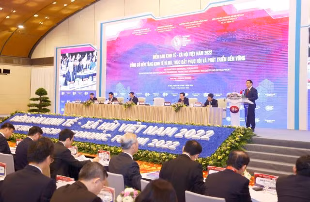 National Assembly Chairman Vương Đình Huệ delivers the opening speech at Việt Nam Socio-Economic Forum 2022. — VNA/VNS Photo Doãn Tấn