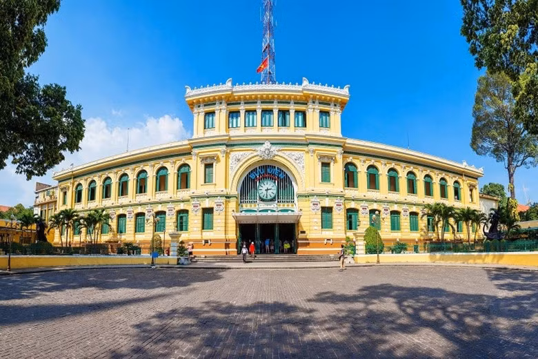 Ho Chi Minh City Post Office - a popular attraction in the City (Photo: Expedia)