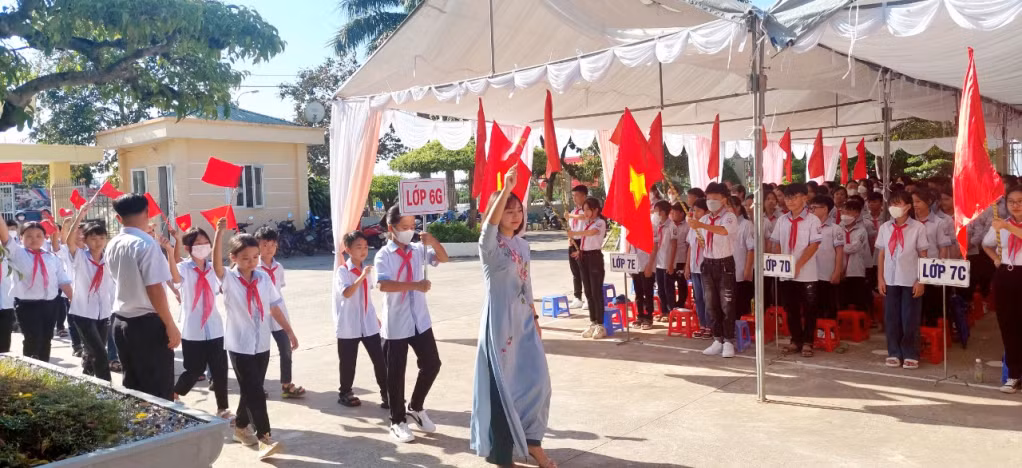 Dam Ha district's Quang Ha Secondary School greeted 256 new students of grade 6.