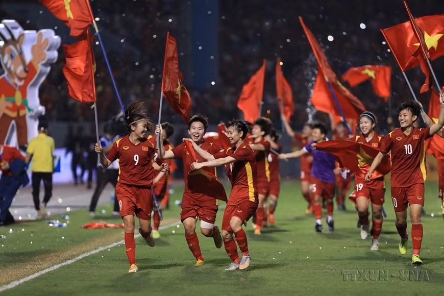 The “golden girls” of the Vietnamese football team celebrate winning the final at SEA Games 31 at Cam Pha Stadium in Quang Ninh province, May 21, 2022. (Photo: VNA)