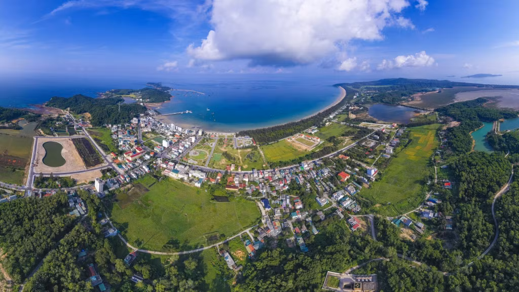 The island determines to standardize all tourist activities, develop professional and high-end tourist products in conjunction with environmental preservation.