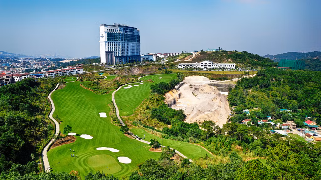 As part of the luxury resort and leisure complex project FLC Ha Long Bay Golf Club & Luxury Resort, FLC Ha Long Golf Club has been chosen as an ideal place to organize a variety of golf competitions.