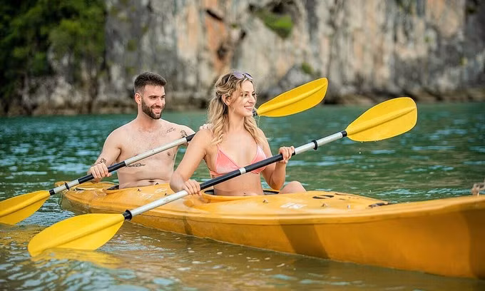 Travel firms perk up as foreign tourists prepare winter escape in Vietnam