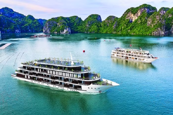 Ha Long Bay - a UNESCO World Heritage site - is one of the most favorite tourist destinations in Viet Nam.
