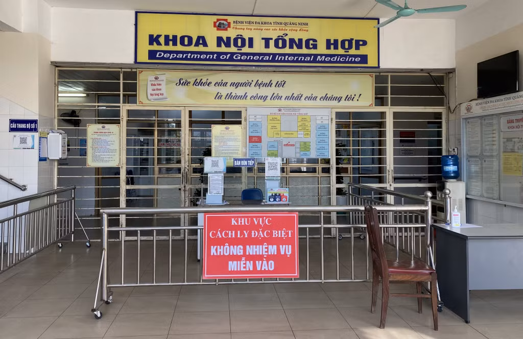 A barrier and a warning sign were set up at the Provincial General Hospital when the case of F0 was detected on December 4.