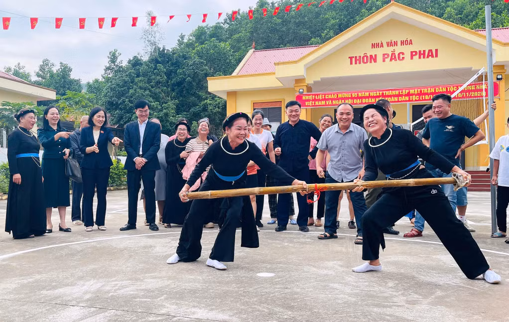 Push-pole wrestling is another traditional sport widely organized by many localities during the national great solidarity day.