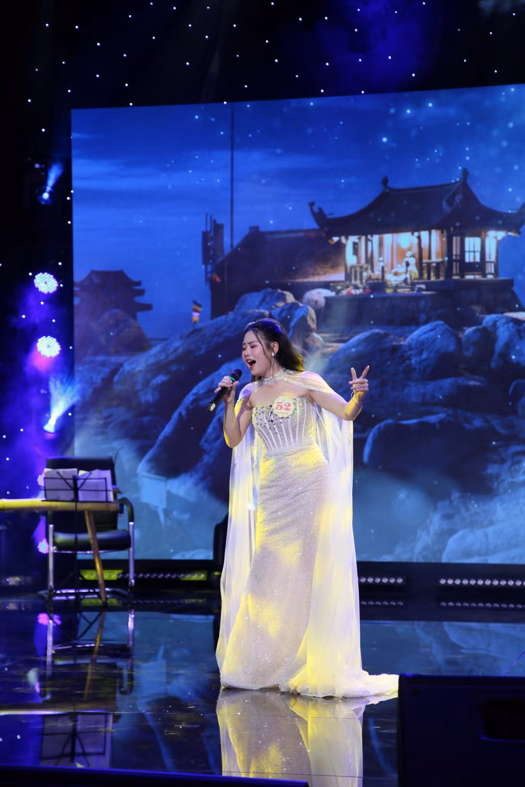 Nguyen Thi Ngoc Anh (Contestant No. 52) from the Naval Arts Ensemble