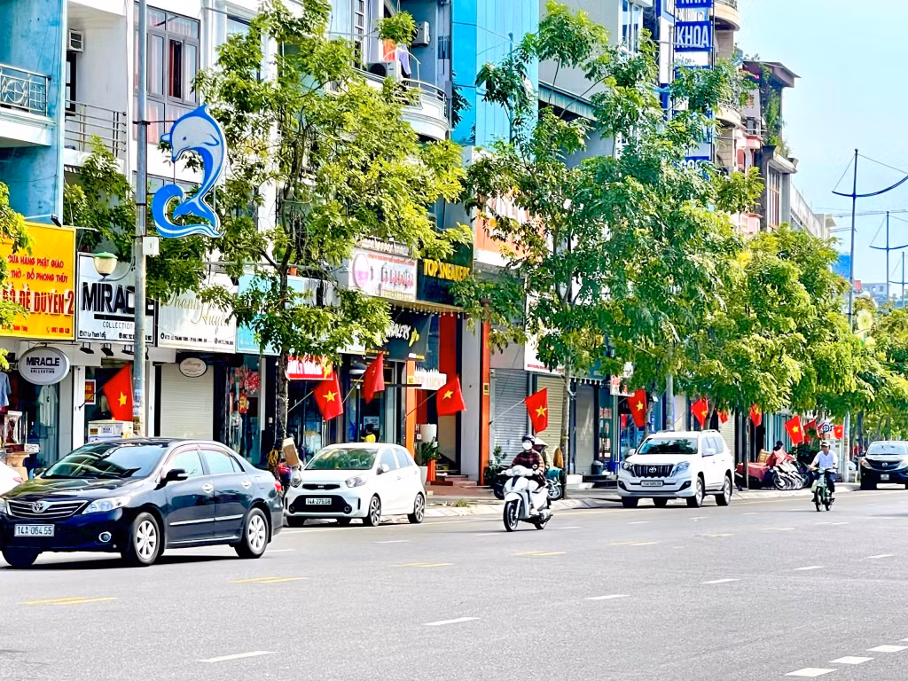 Posters and panels bearing messages to hearten people and praise the National Day are hung on the street.
