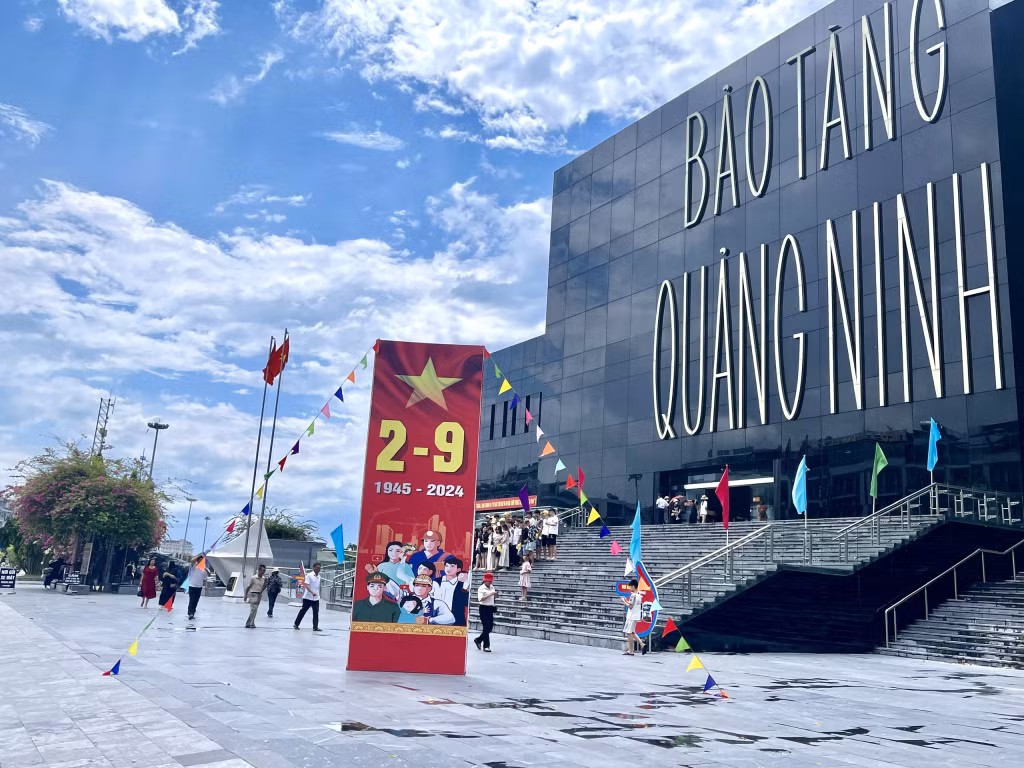 ...và Bảo tàng Quảng Ninh chào mừng ngày lễ lớn.