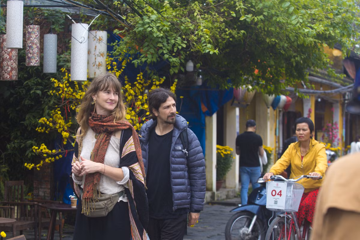 Foreigners delight in Hoi An's Tet experiences