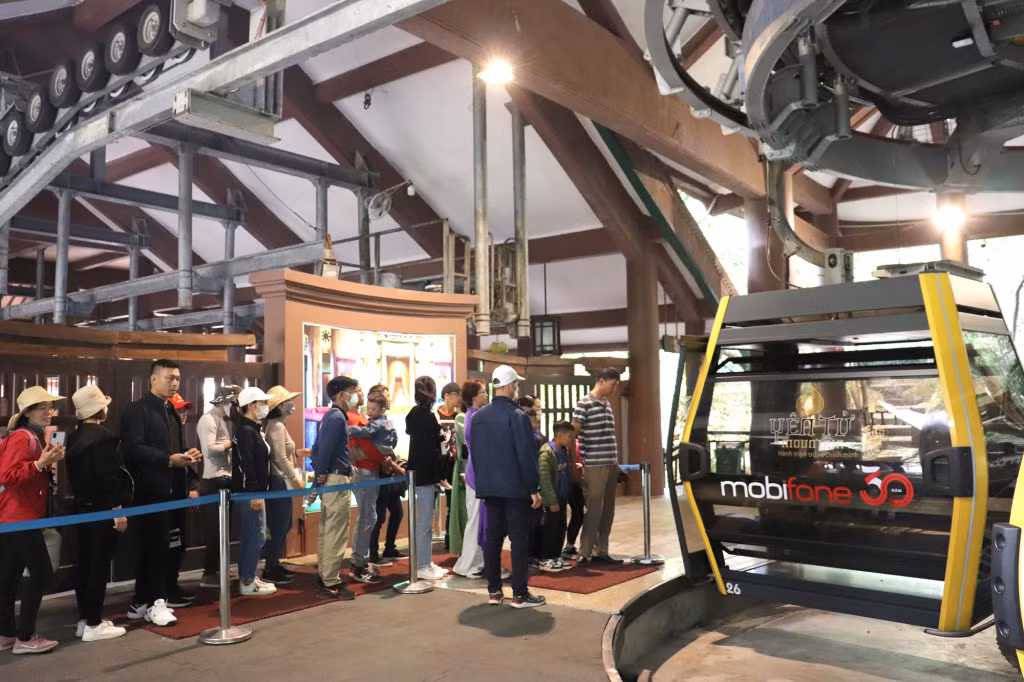 The cable car system operates continuously to serve passengers.