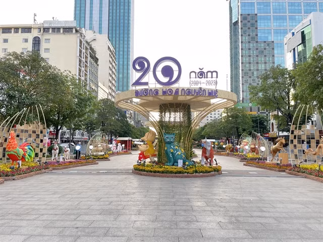 There will be a scene this year featuring statues of mascots that have appeared on the flower street over the past 20 years. VNS Photo Xuân Đăng