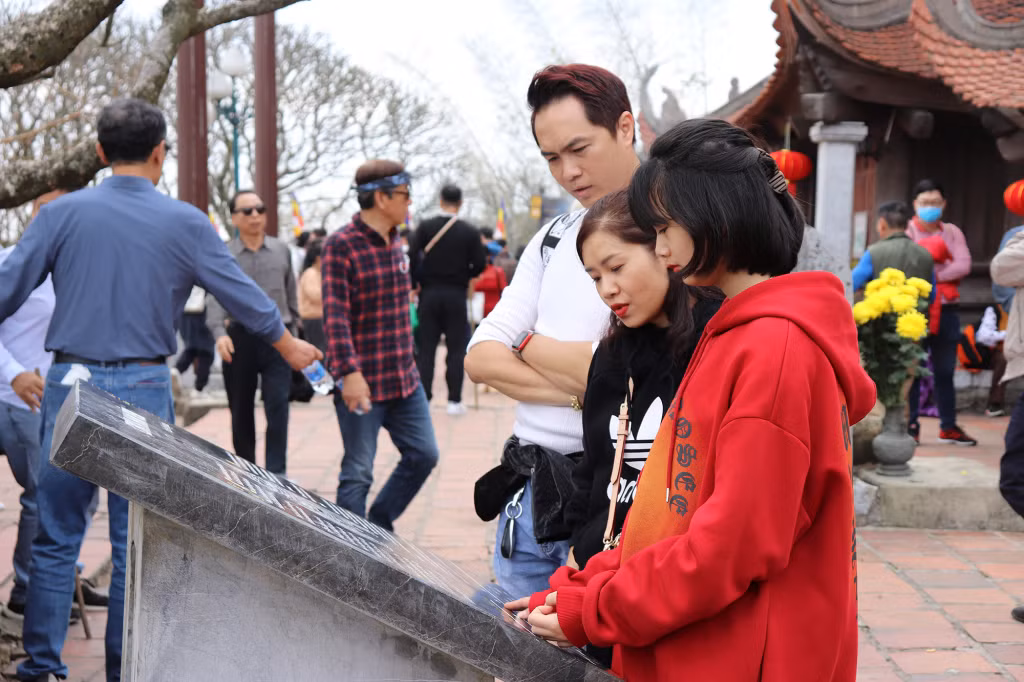 Thousands make pilgrimage to Yen Tu Mountain ảnh 9