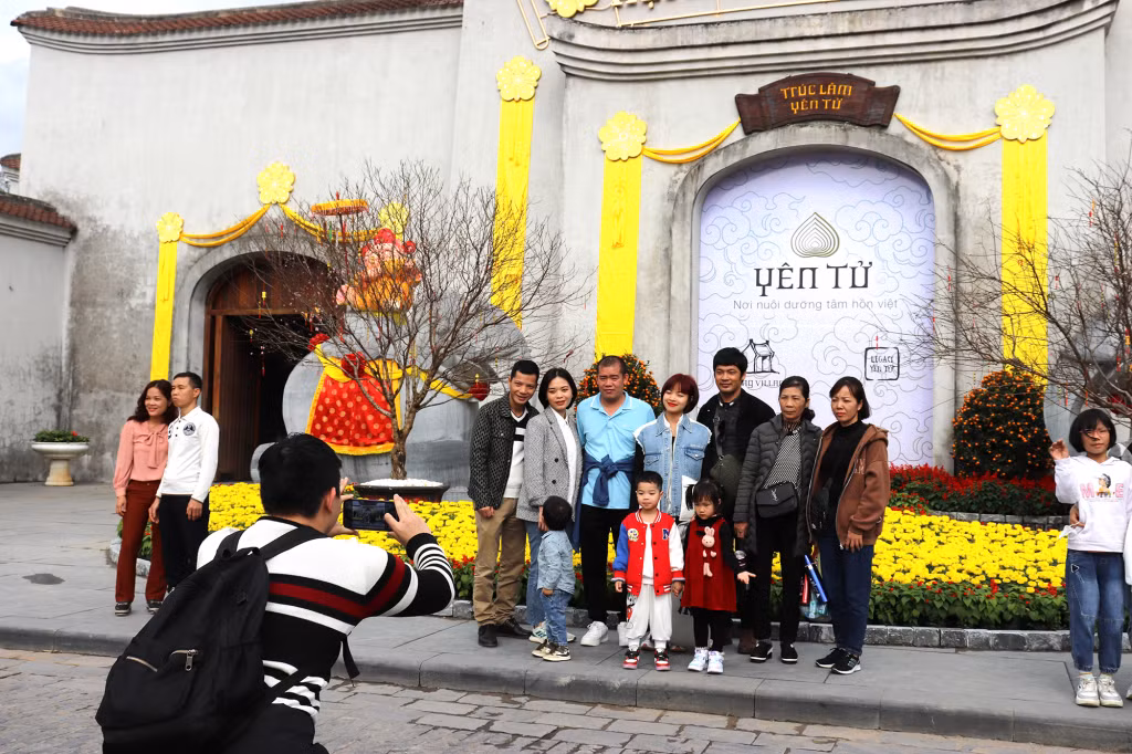Thousands make pilgrimage to Yen Tu Mountain ảnh 2