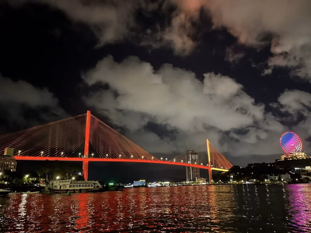 This is the type of cable-stayed bridge which has two outer span, reinforced concrete box beams prestressed with the width of the world record pace for this type of bridge
