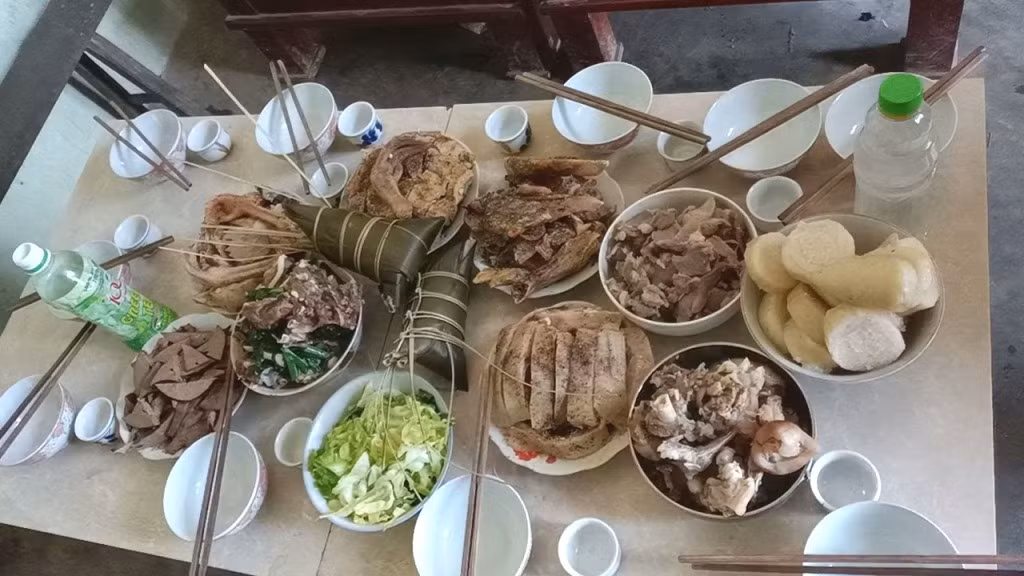 The banquet includes locally-produced food.