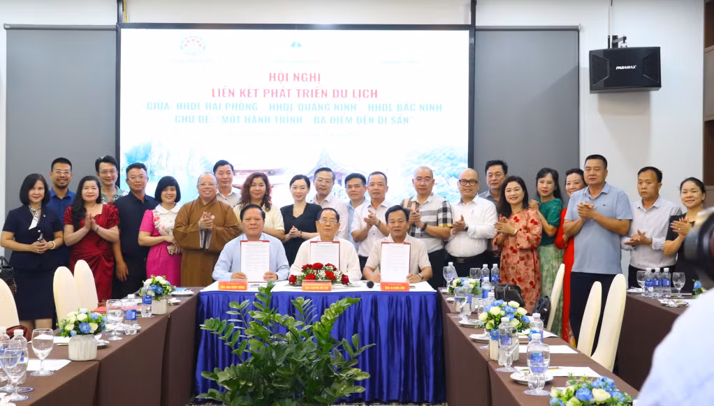 Tourism associations from three localities sign a cooperation agreement on tourism development.