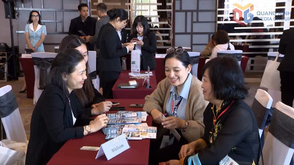 Tourism enterprises from Quang Ninh and Thailand engaged in exchanges and fostered cooperation during a tourism promotion program featuring a Thai famtrip delegation.