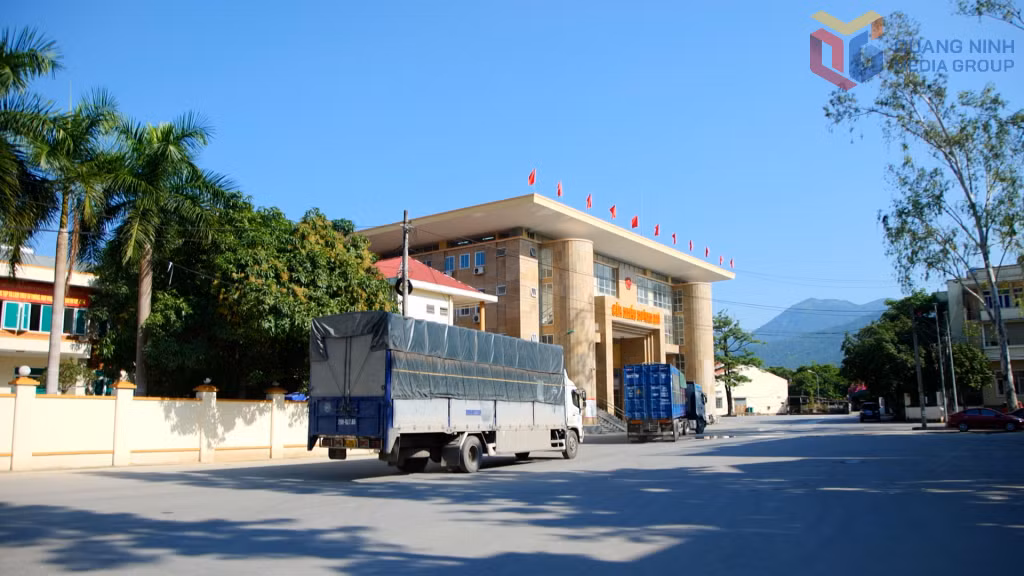 The Hoanh Mo – Dong Van border economic zone is being positioned as a starting point for exploration journeys. 
