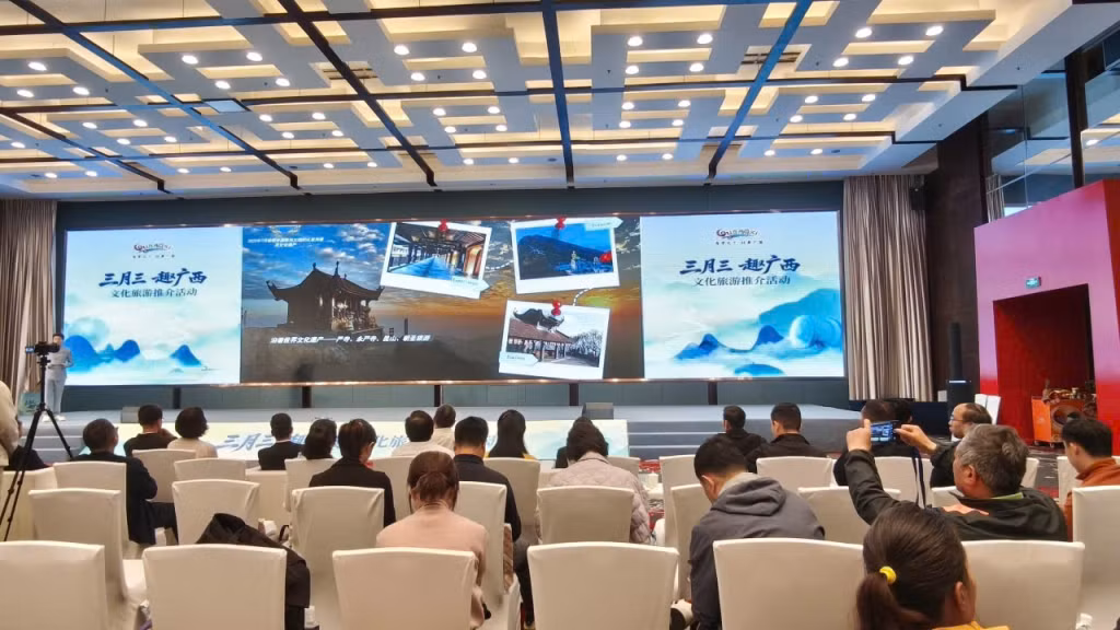 Quang Ninh's delegation promotes provincial services and destinations at a tourism promotion conference in Shanghai (China). Photo: Quang Ninh's Department of Culture, Sports and Tourism.