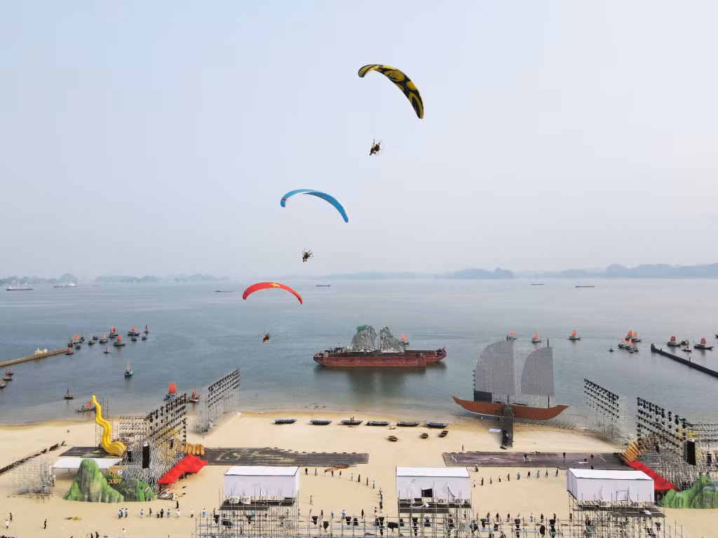 The program will incorporate elements of musical theater art, harmoniously combining with history and culture to highlight the values of the Ha Long Bay natural heritage.