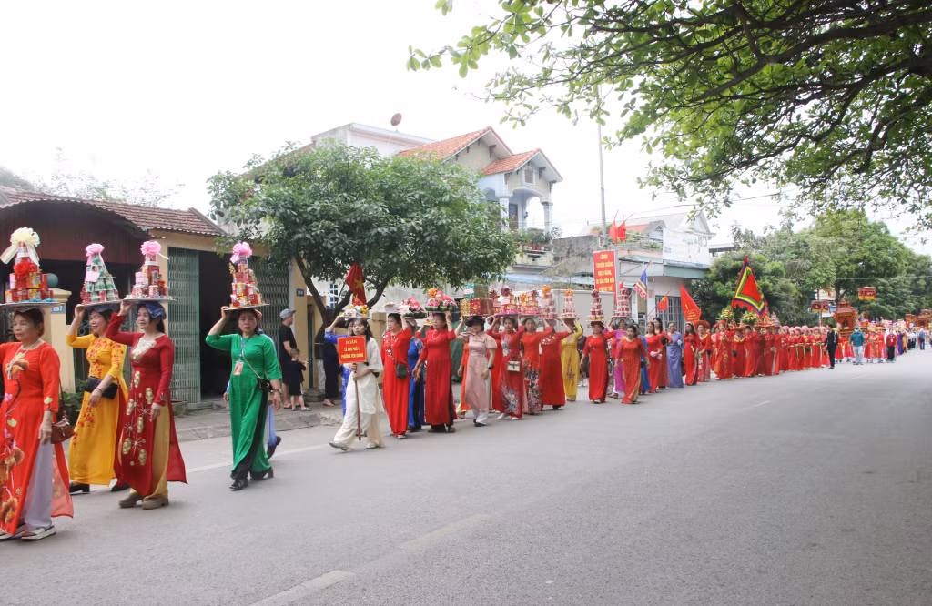Thousands of people participated in the procession.