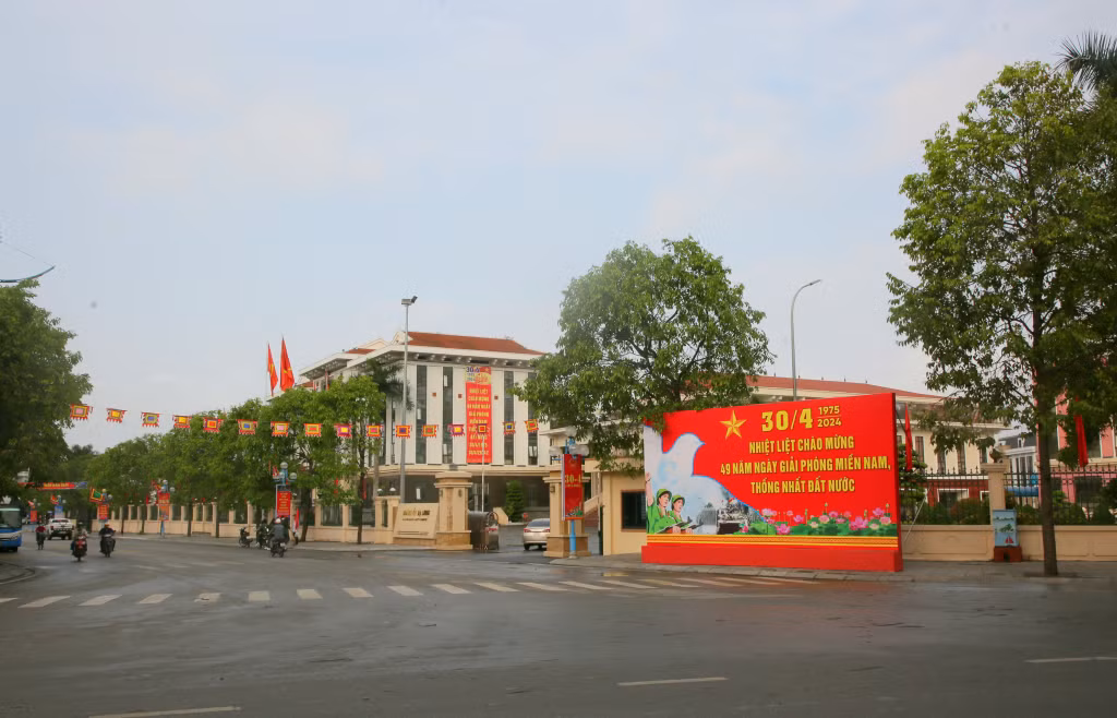 The headquarters of the Municipal Party Committee and People's Council of Ha Long city