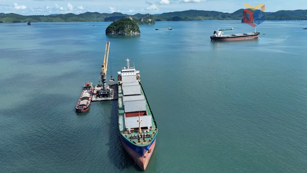 The Cai Lan and Con Ong–Hon Net seaport system is capable of accommodating large vessels.