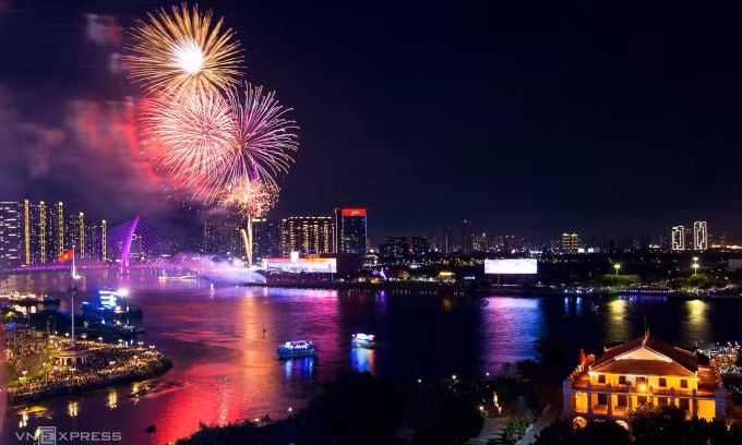 Top tourist destinations expect overcrowding during April 30 holidays ảnh 1 Top tourist destinations expect overcrowding during April 30 holidays