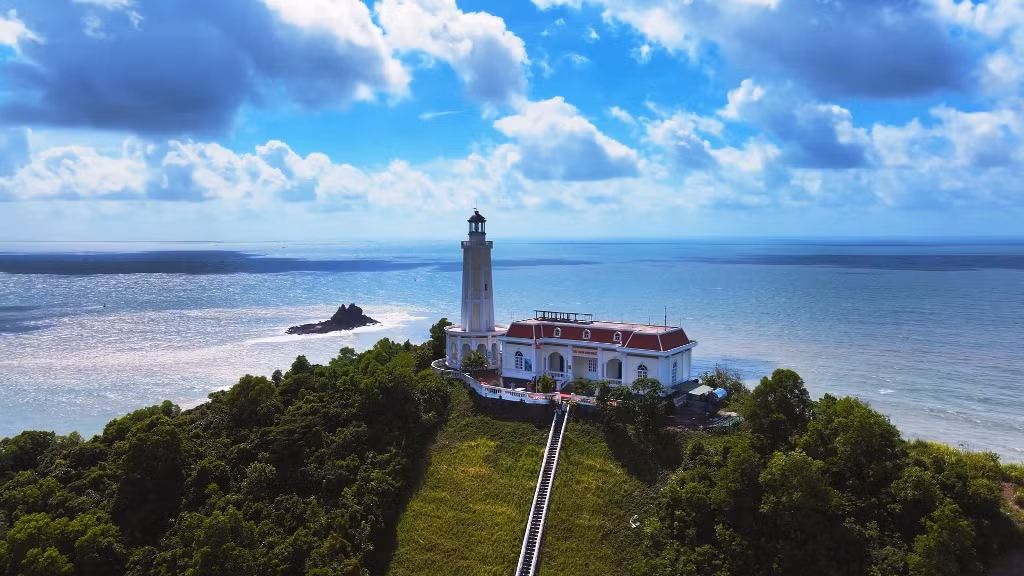 Vinh Thuc lighthouse