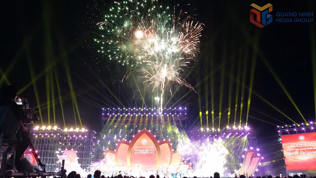 The impressive high-altitude fireworks display brought the announcement ceremony to a close, leaving a lasting impression on delegates, local residents, and visitors alike.