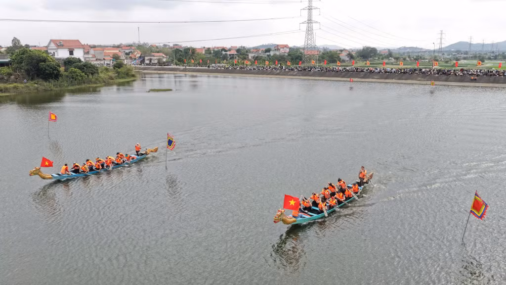 A lively boat racing competition takes place amid enthusiastic cheers from residents and visitors.