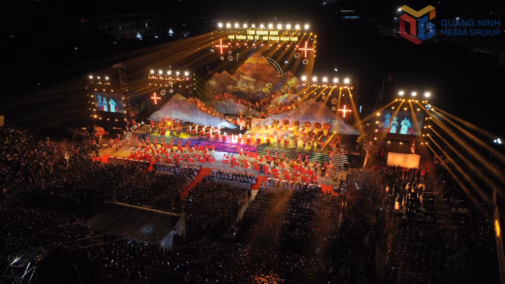 The programme stage was equipped with modern, high-quality sound and lighting technology.