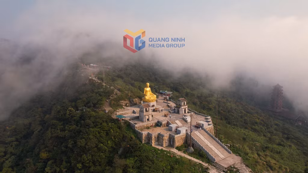 A sea of clouds drifts over the sacred Yen Tu.